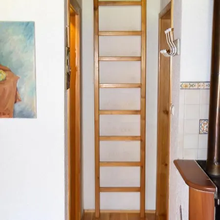 In Goldilocks Apartman